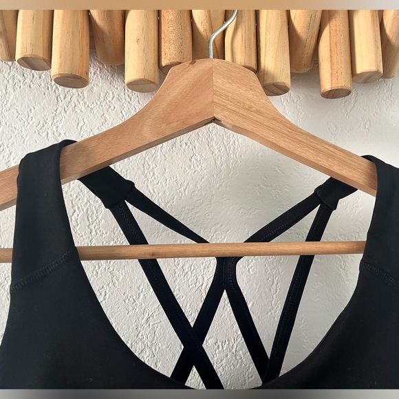 Old Navy Medium Support Strappy Sports Bra women medium black - Picture 2 of 4